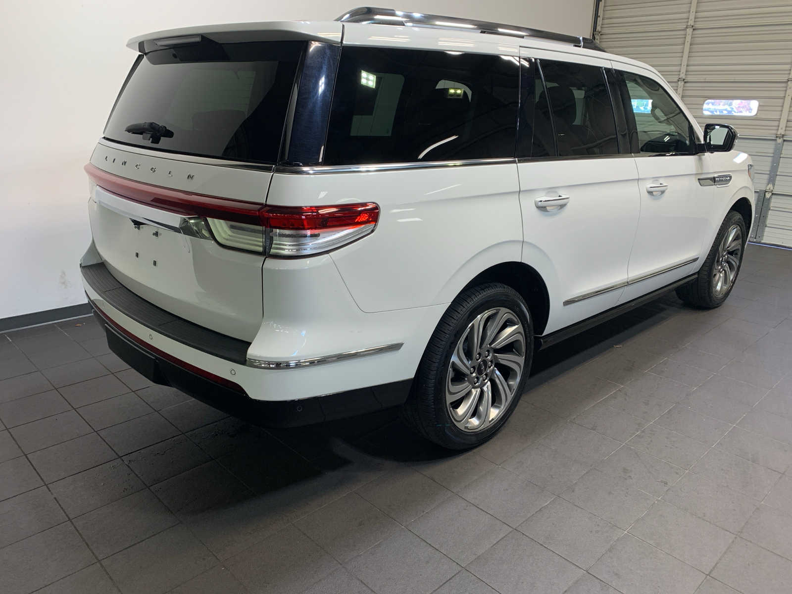 2023 Lincoln Navigator Reserve Image 3 of 12