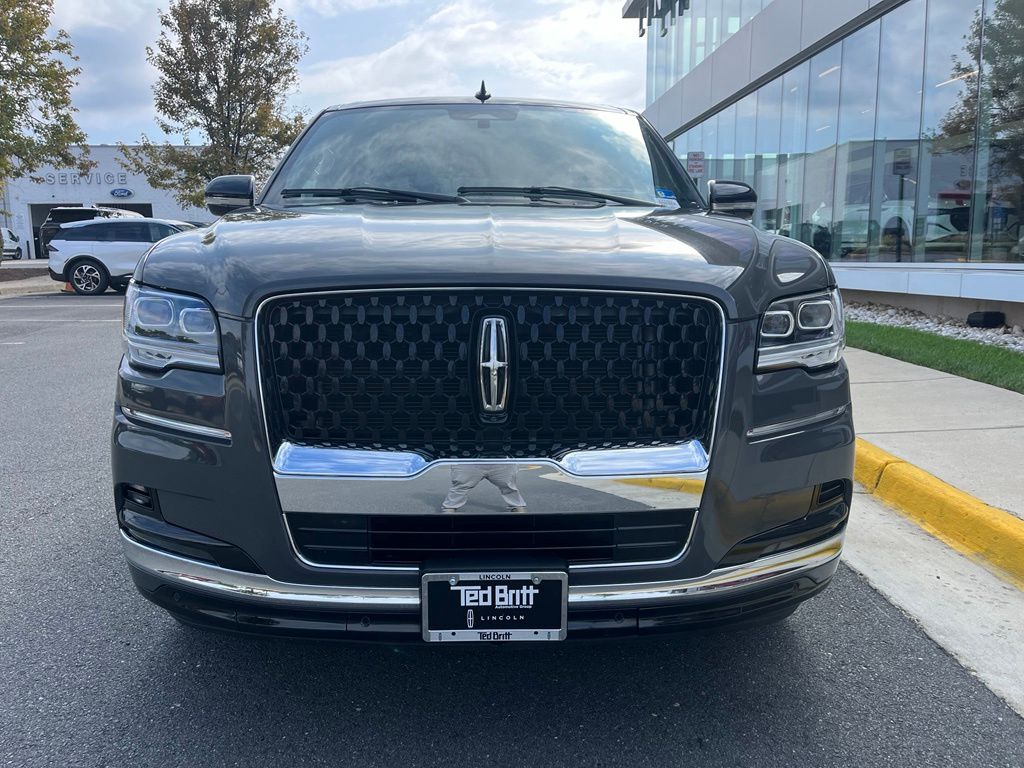 2023 Lincoln Navigator L Black Label Image 2 of 42