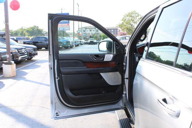 Vehicle image 18 of 42