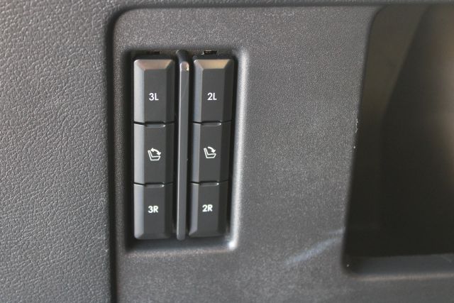Vehicle image 35 of 42