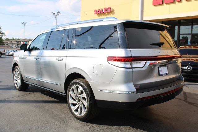 Vehicle image 6 of 42