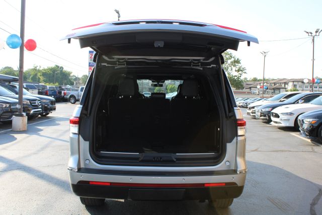 Vehicle image 10 of 42