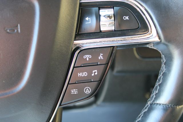 Vehicle image 36 of 42