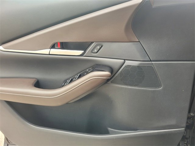 Vehicle image 23 of 35
