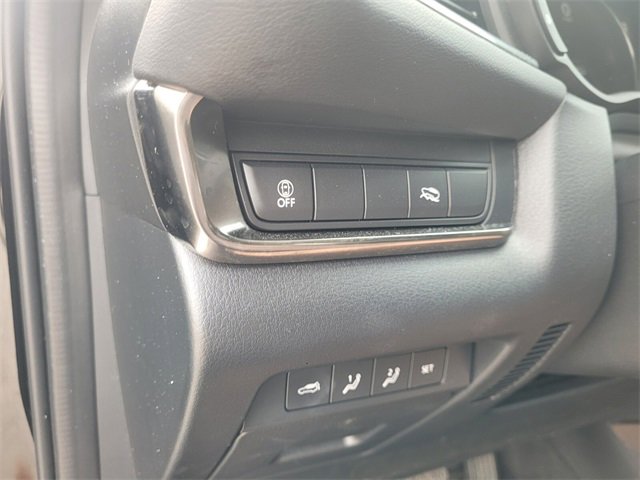 Vehicle image 25 of 35