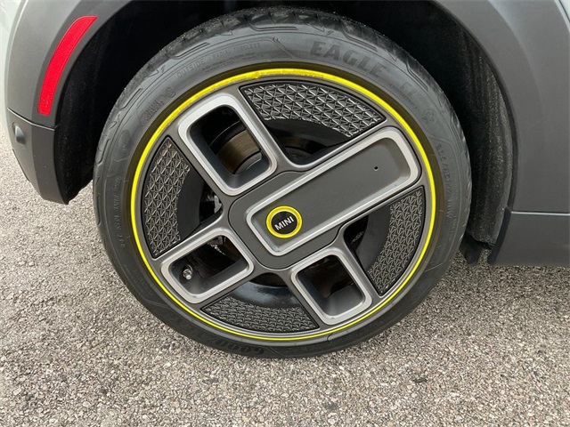 Vehicle image 20 of 21