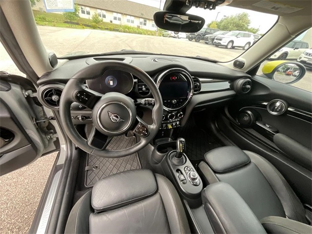 Vehicle image 9 of 21