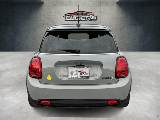 Vehicle image 6 of 21