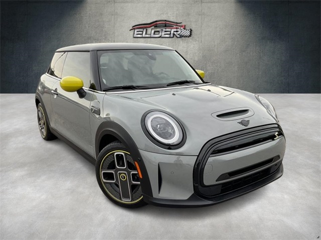 Vehicle image 3 of 21