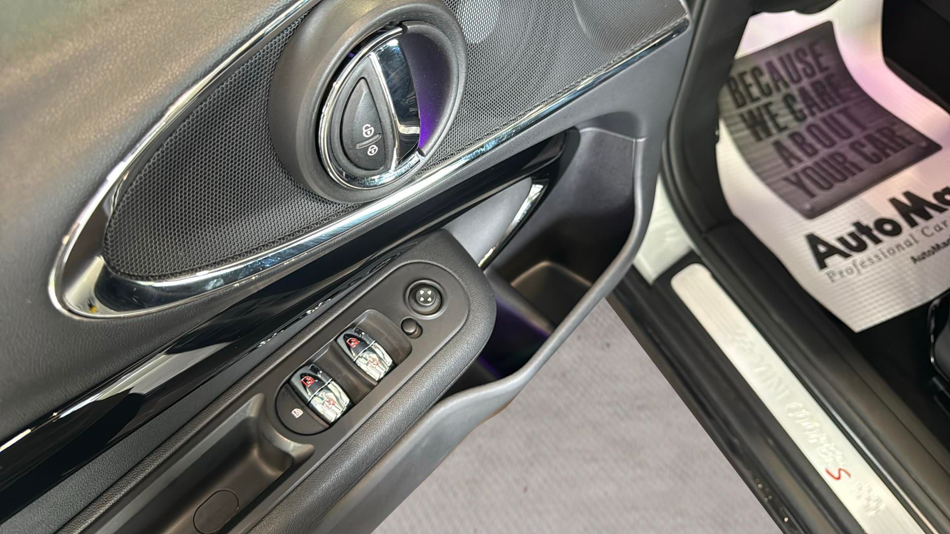 Vehicle image 28 of 29