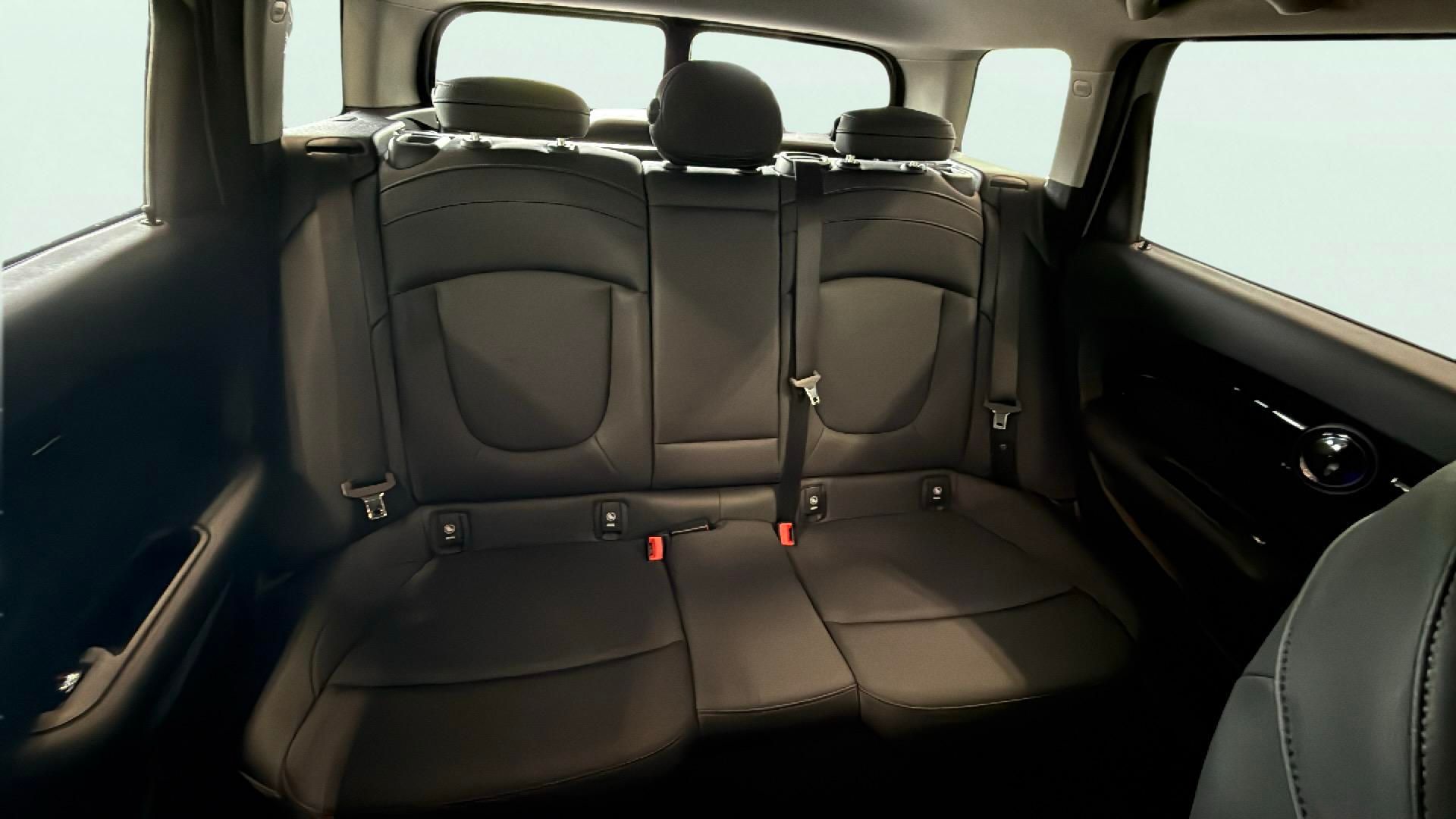 Vehicle image 15 of 29