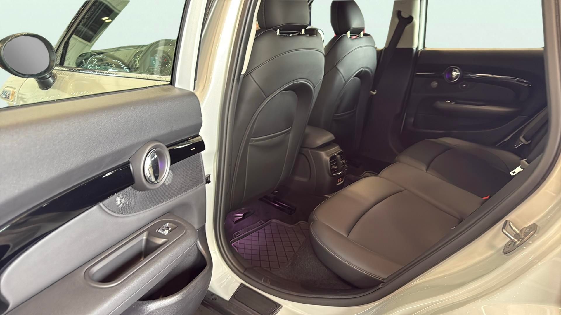 Vehicle image 14 of 29