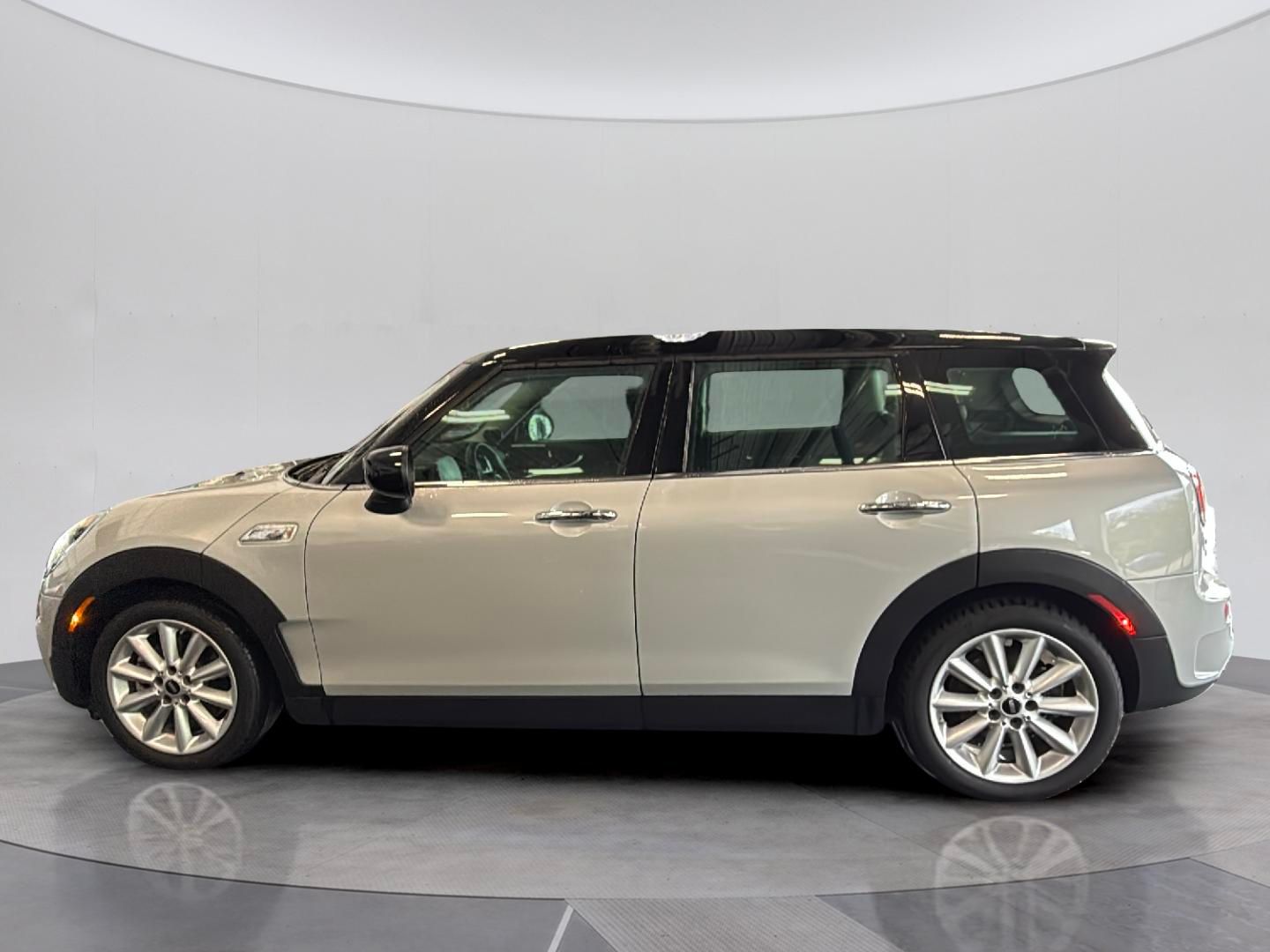 Vehicle image 10 of 29