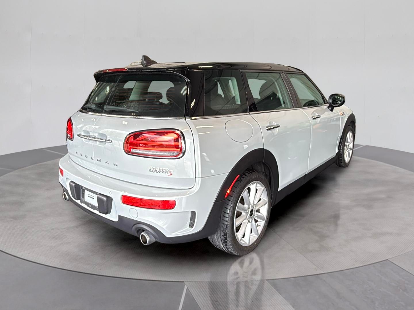 Vehicle image 7 of 29