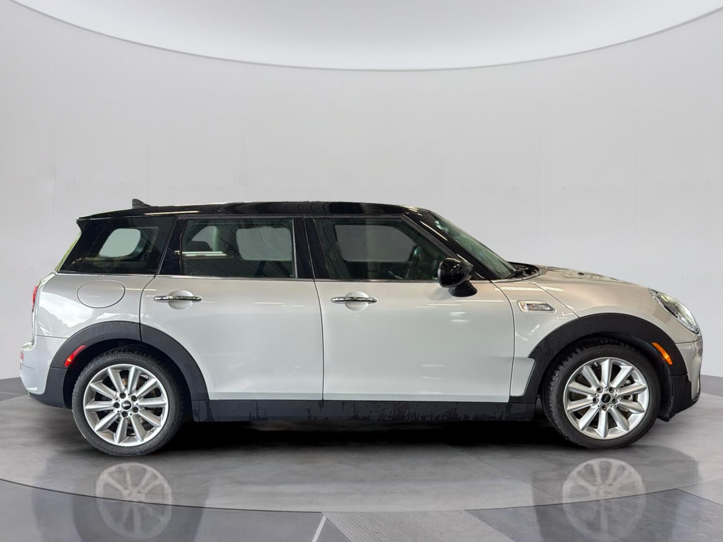 Vehicle image 6 of 29