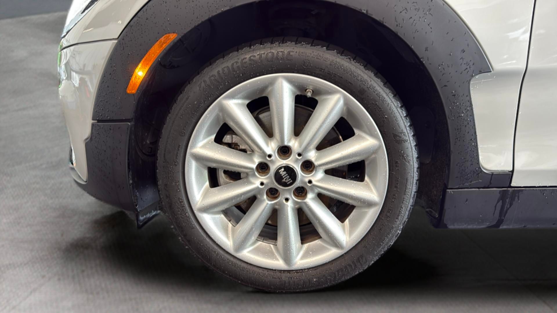 Vehicle image 11 of 29