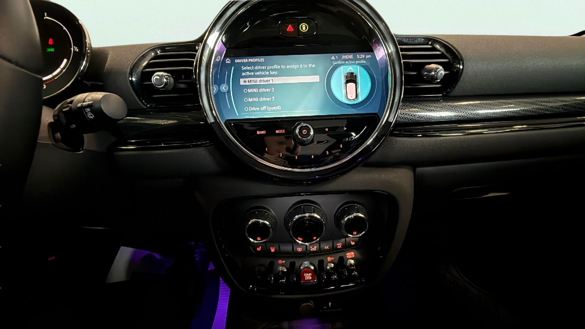 Vehicle image 27 of 29