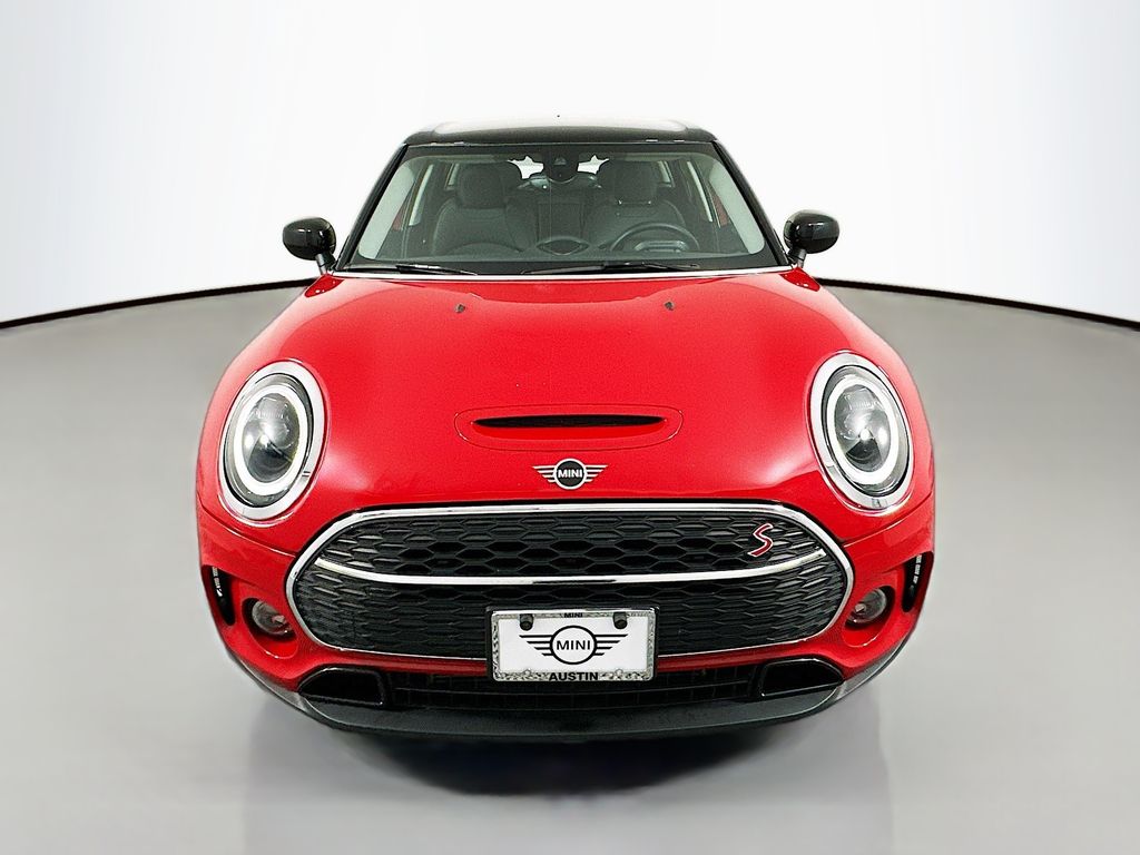 Vehicle image 2 of 32