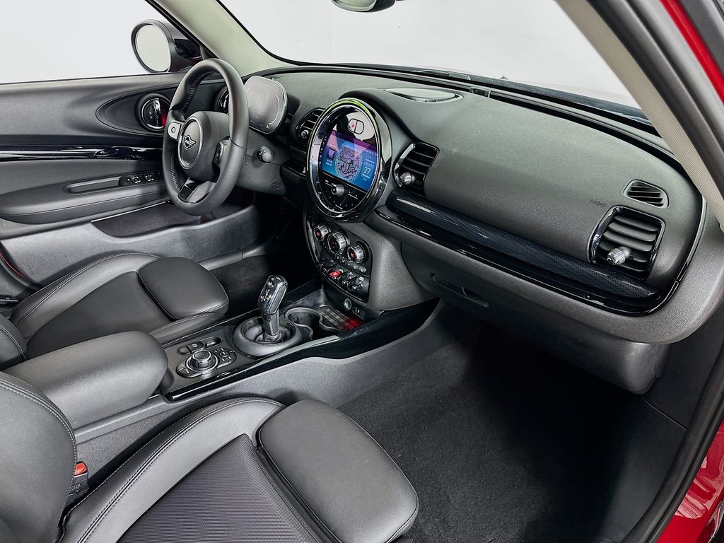 Vehicle image 29 of 32