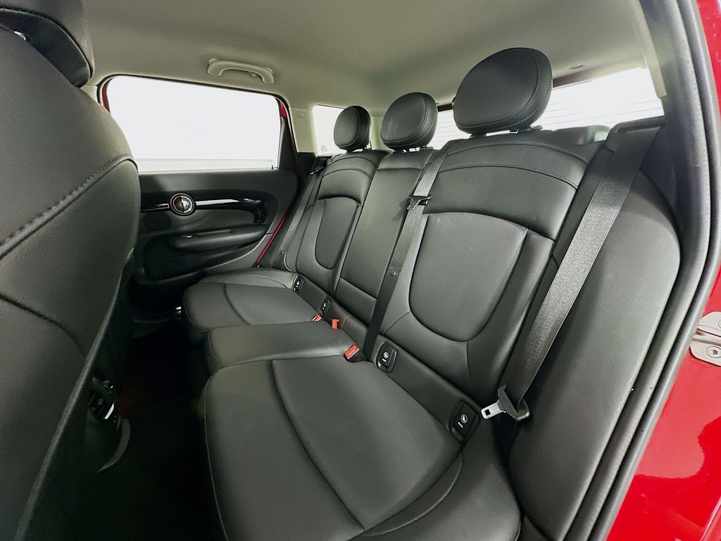 Vehicle image 24 of 32
