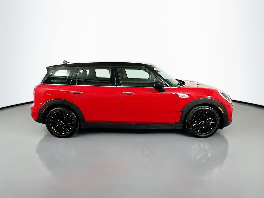 Vehicle image 4 of 32