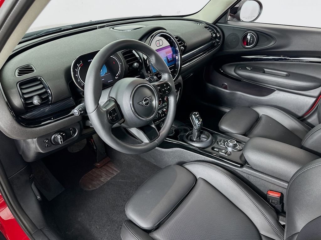 Vehicle image 9 of 32