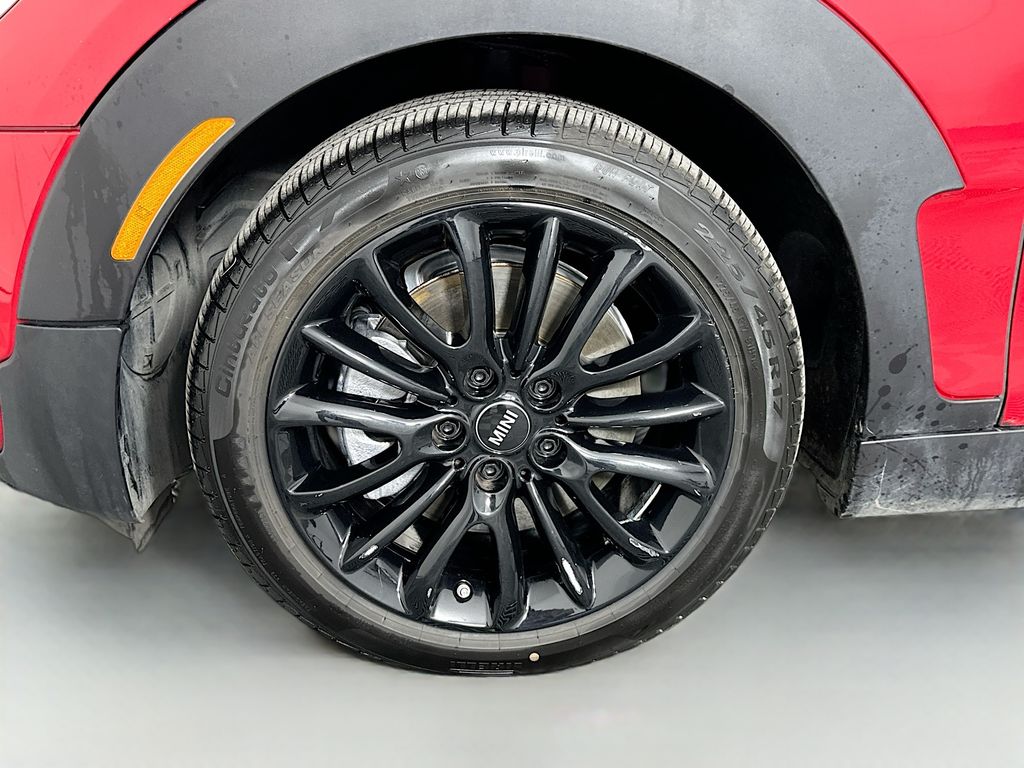 Vehicle image 31 of 32