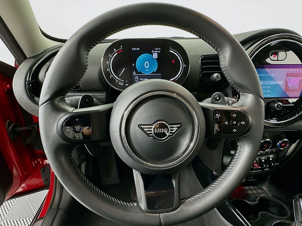 Vehicle image 11 of 32