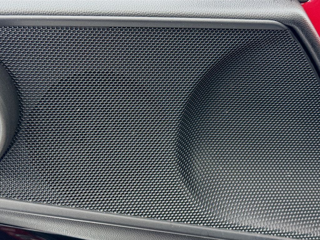 Vehicle image 19 of 32