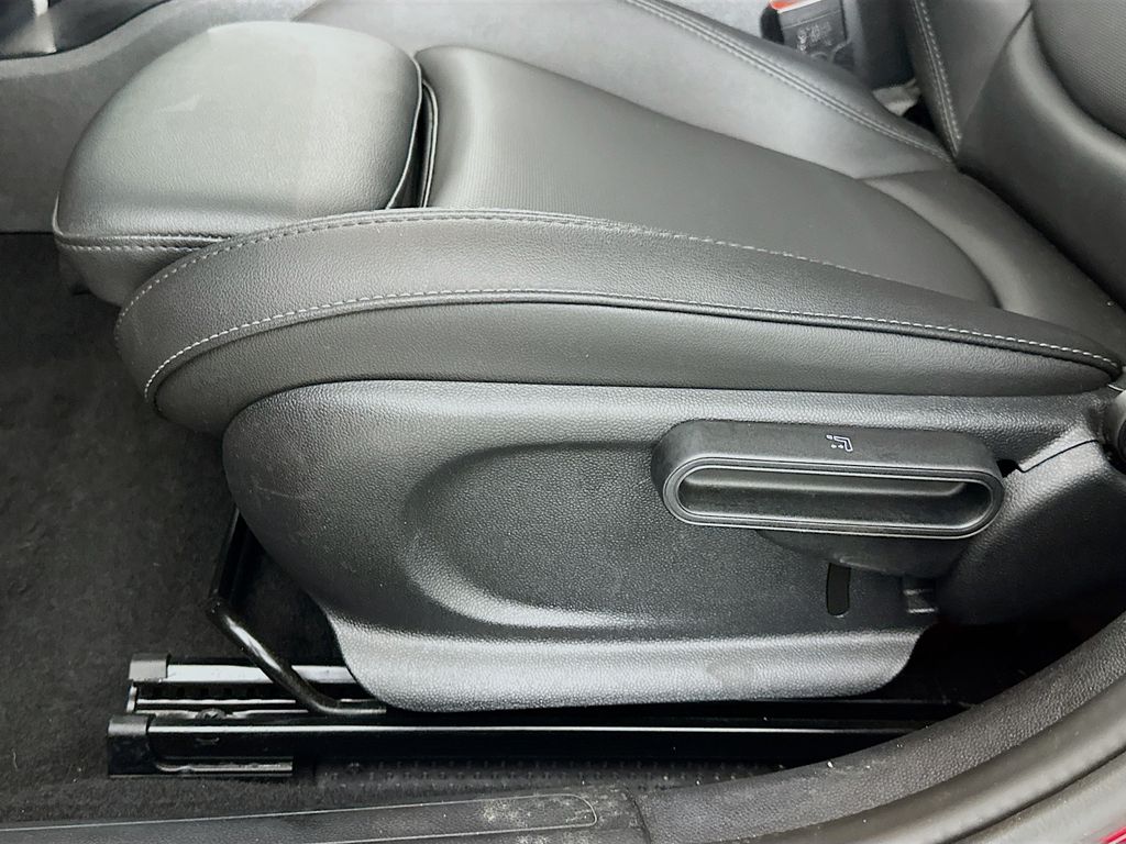 Vehicle image 20 of 32