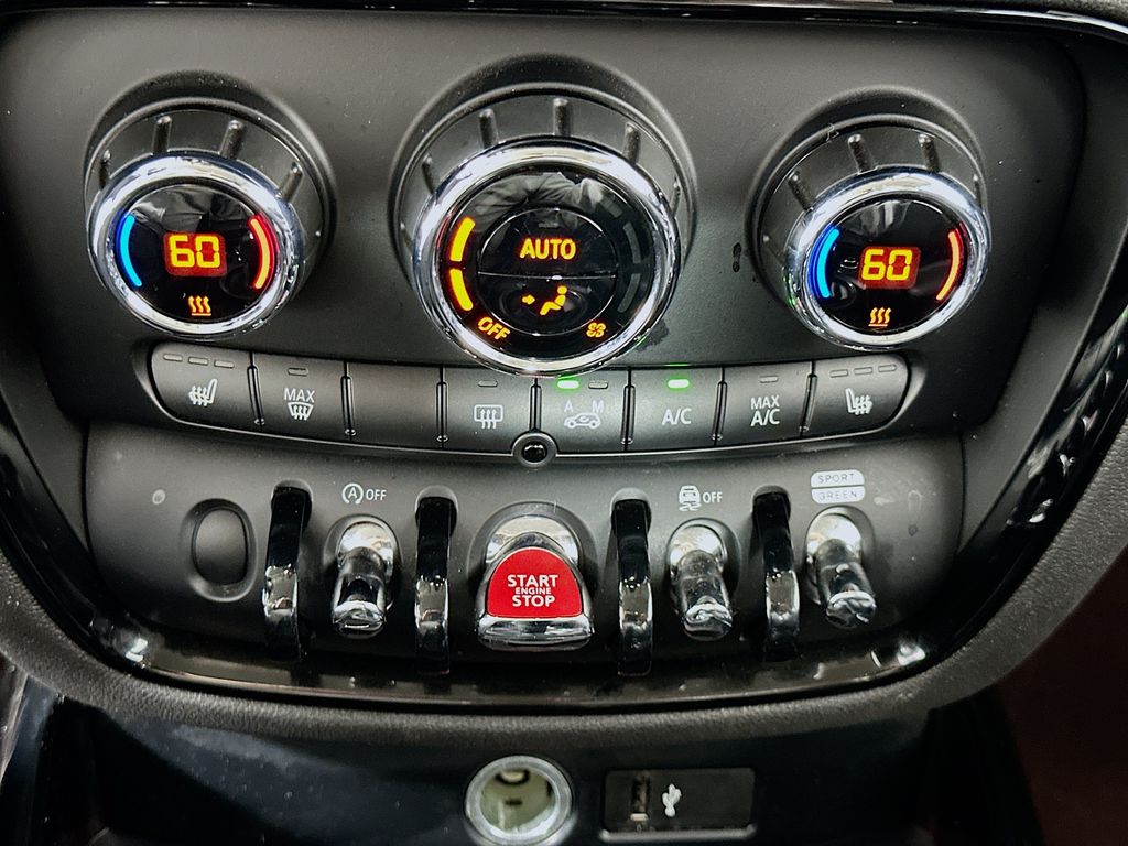 Vehicle image 16 of 32