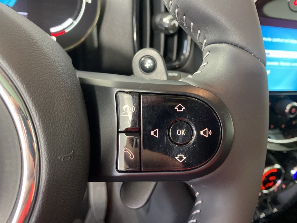 Vehicle image 28 of 29