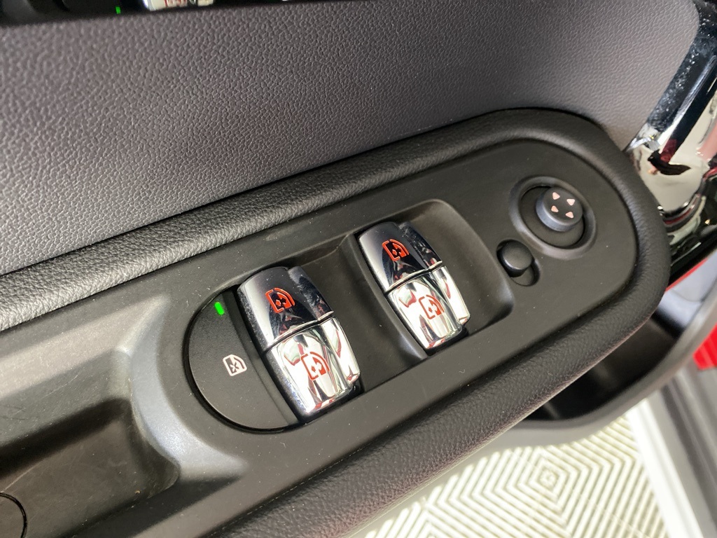 Vehicle image 21 of 29