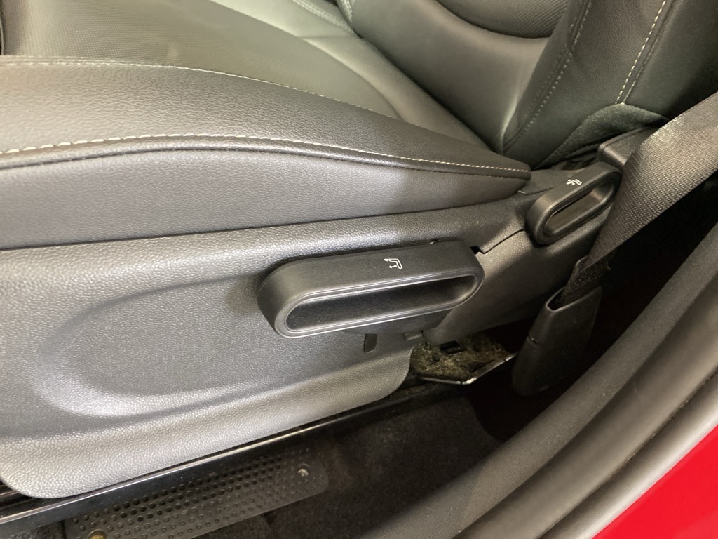 Vehicle image 26 of 29