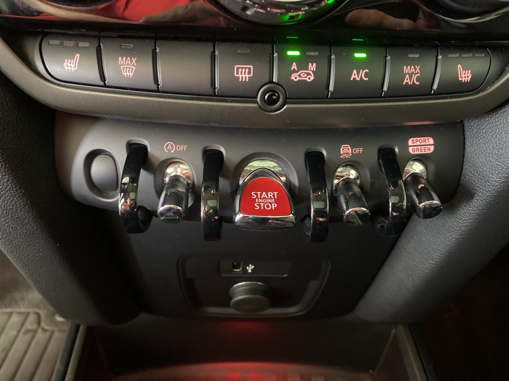 Vehicle image 23 of 29