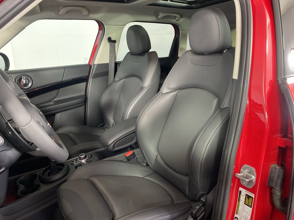 Vehicle image 14 of 29