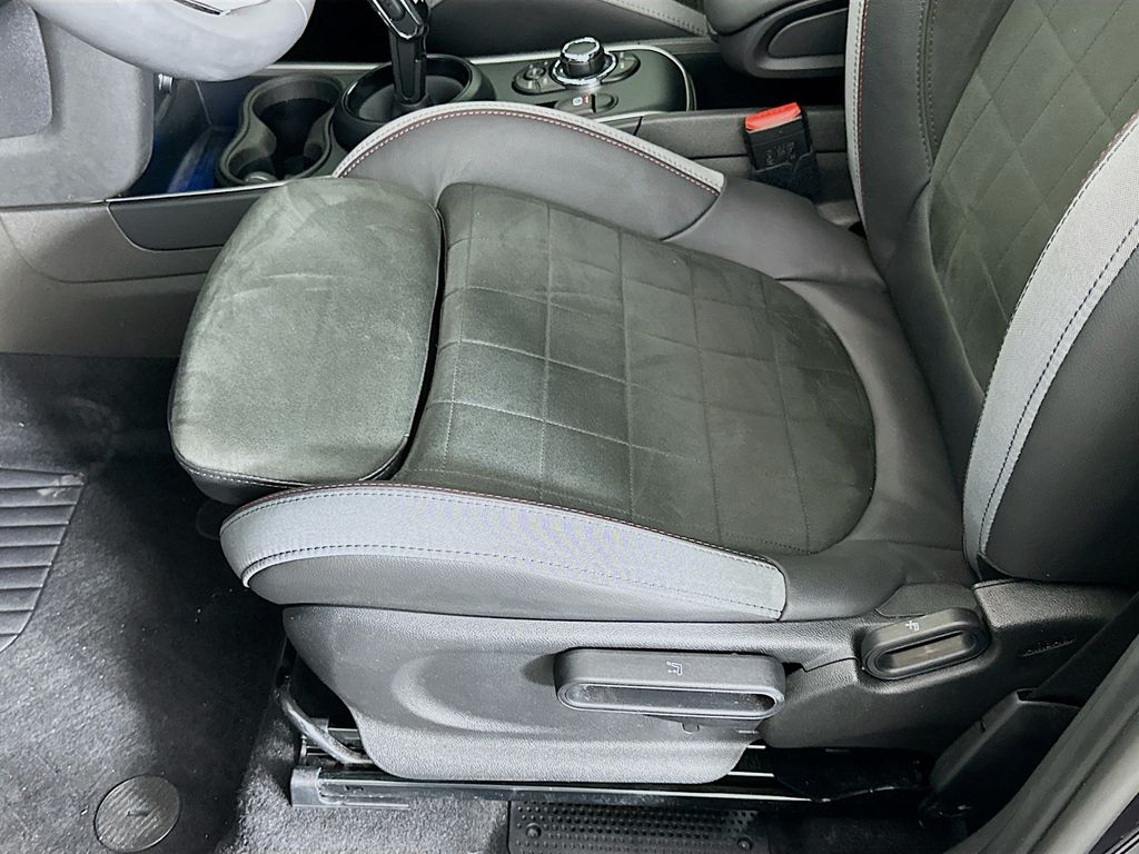 Vehicle image 33 of 33