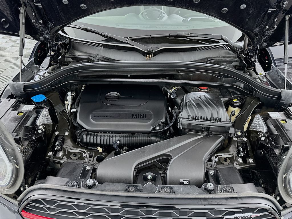 Vehicle image 9 of 33