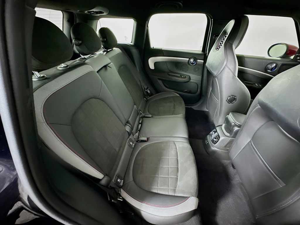Vehicle image 12 of 33