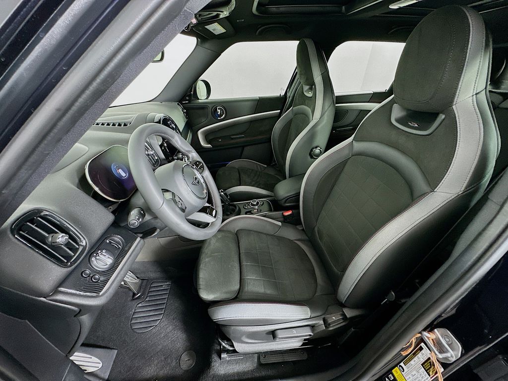 Vehicle image 15 of 33