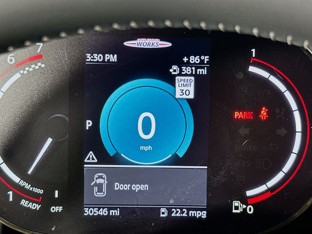 Vehicle image 21 of 33