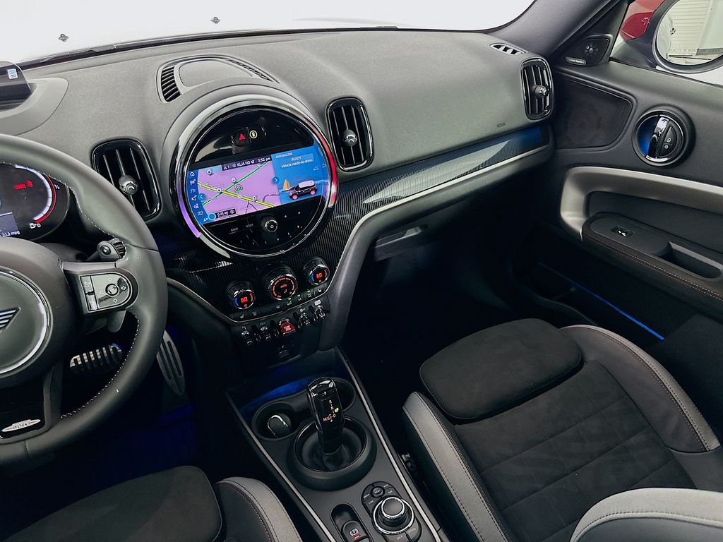 Vehicle image 20 of 33