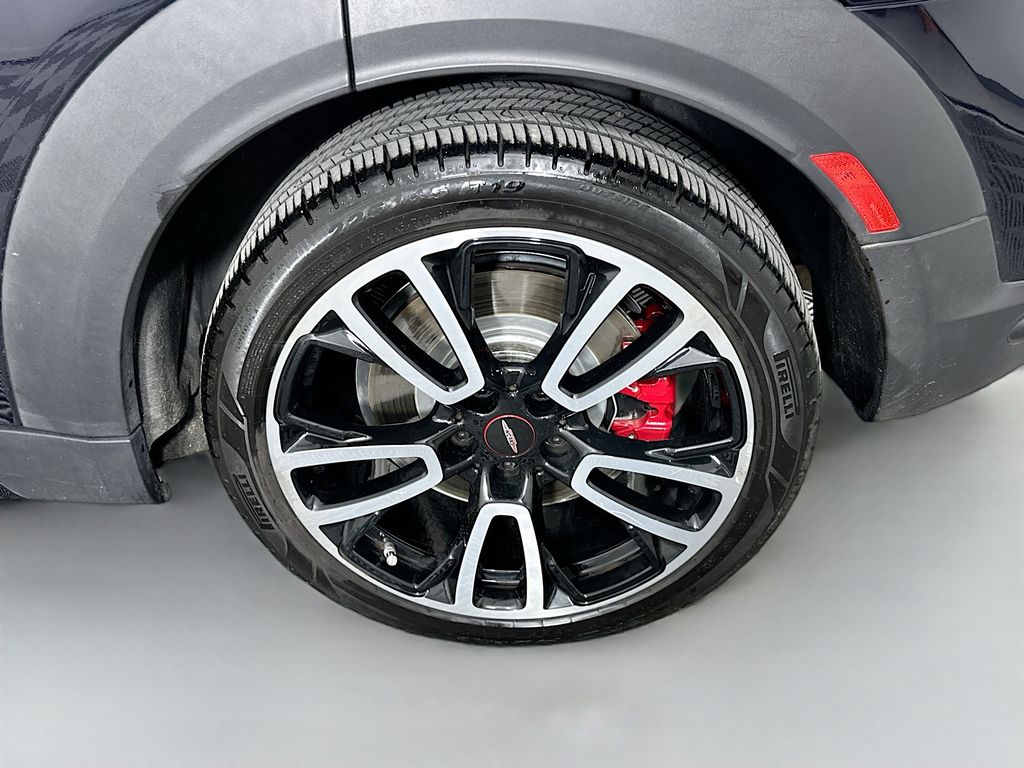 Vehicle image 10 of 33