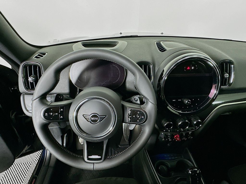 Vehicle image 18 of 33