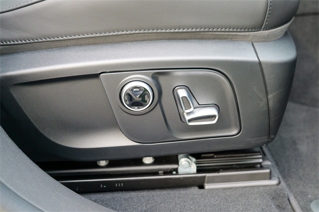 Vehicle image 62 of 68