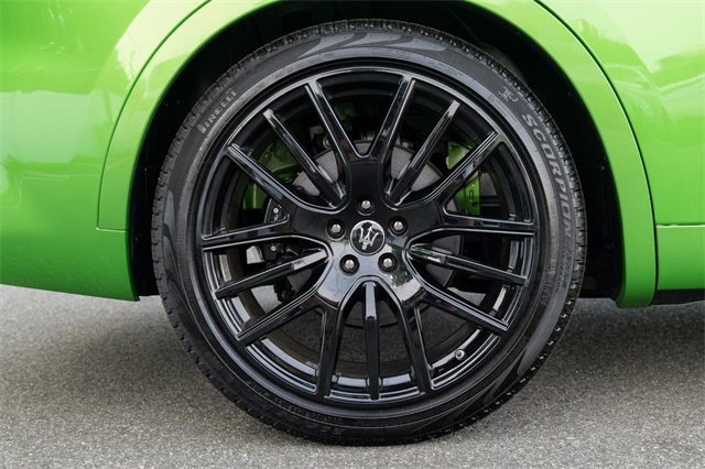 Vehicle image 13 of 68