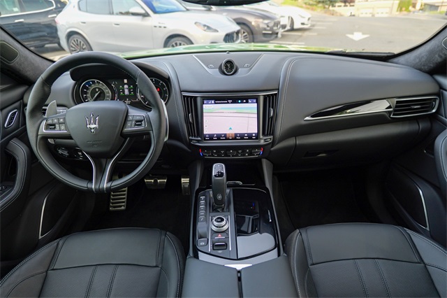 Vehicle image 32 of 68
