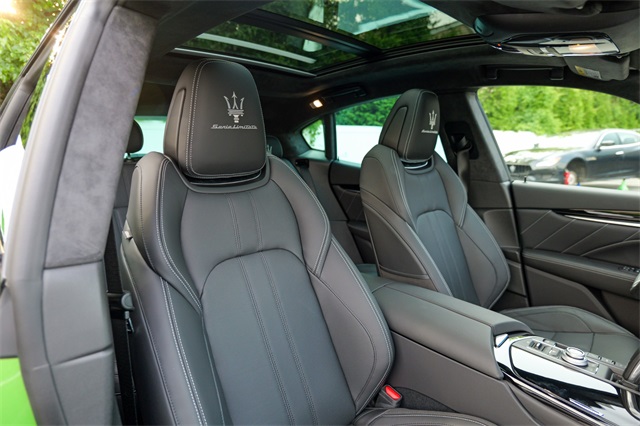Vehicle image 27 of 68