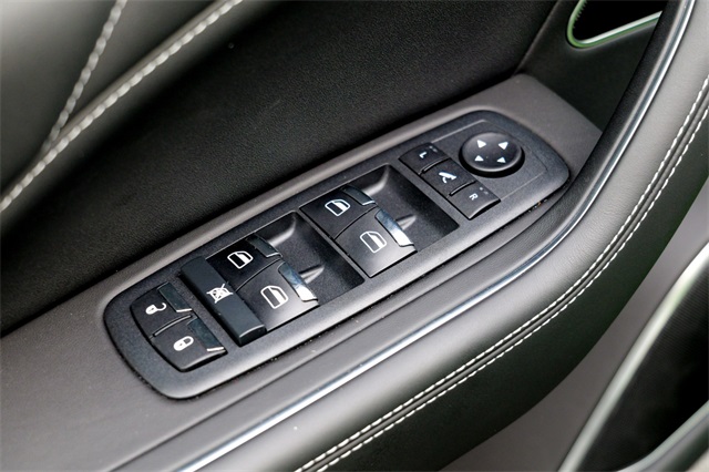 Vehicle image 61 of 68