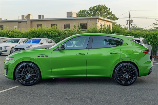 Vehicle image 10 of 68